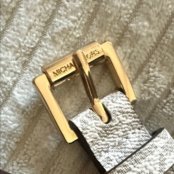 Michael Kors Cream Clutch with Gold Chain - Picture 2 of 3